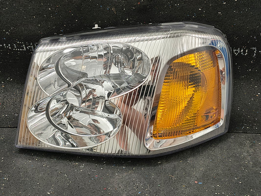 2002–2009 GMC Envoy Front Driver Side Halogen Headlight Assembly 💡🚘