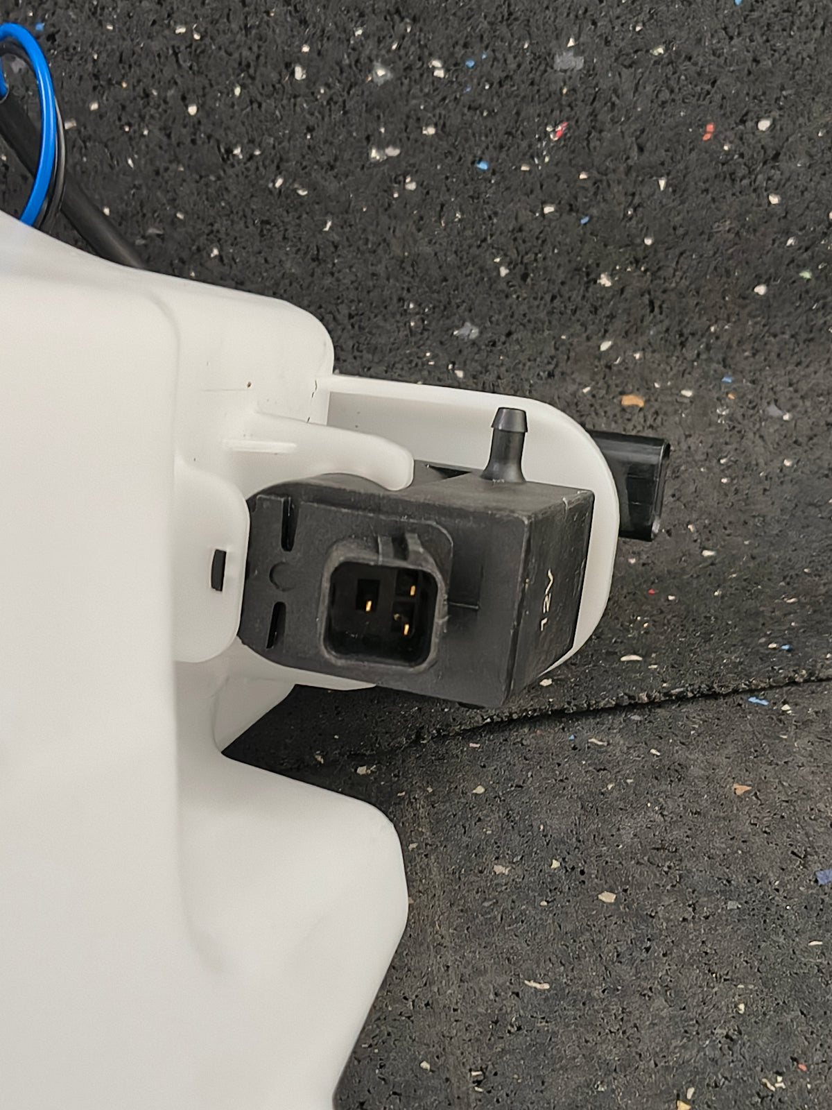 2013–2017 Hyundai Elantra GT Windshield Washer Reservoir w/ Pump & Fluid Level Sensor 💧🚘