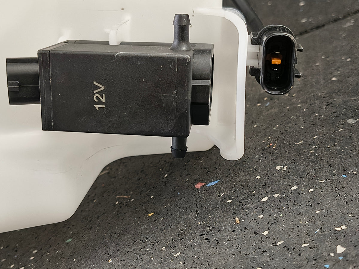 2013–2017 Hyundai Elantra GT Windshield Washer Reservoir w/ Pump & Fluid Level Sensor 💧🚘