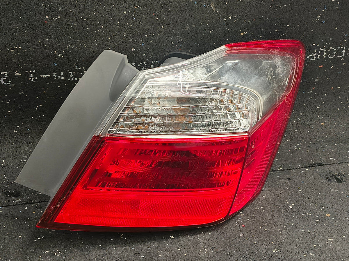 2013–2015 Honda Accord Sedan Passenger Side Outer Tail Light Assembly ⚡🚘