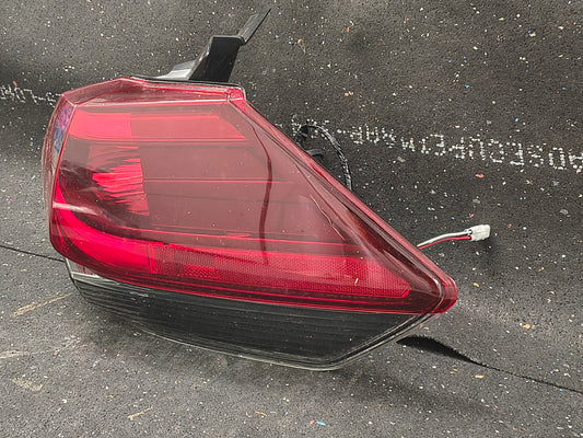 2018–2020 Nissan Rogue Passenger Side Outer Tail Light Assembly ⚡🚘