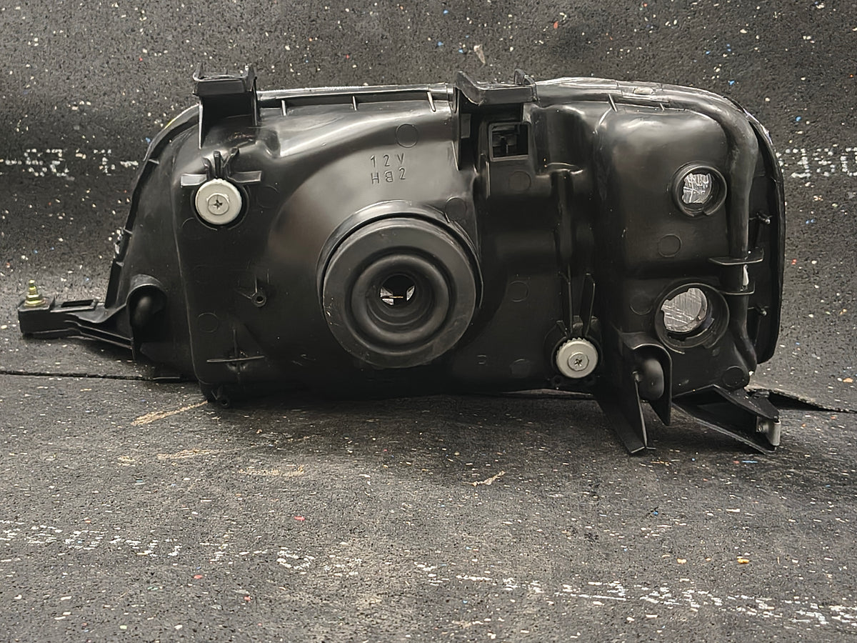 1997–2001 Honda CR-V Passenger Side Halogen Headlight Assembly ⚡🚘