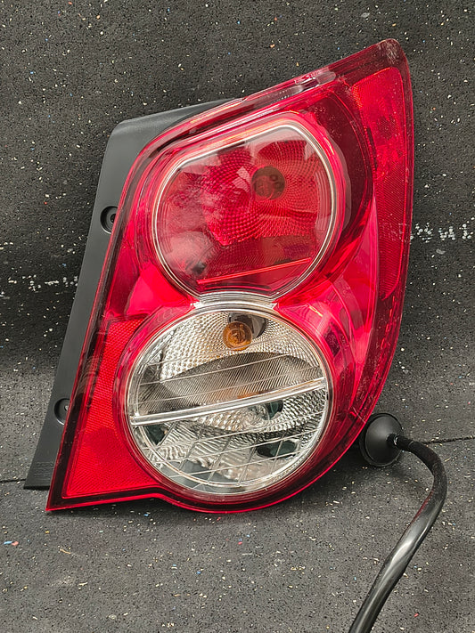 2012–2016 Chevrolet Sonic Sedan Passenger Side Tail Light Assembly (Clear & Red Lens w/ Bulbs) ⚡🚘