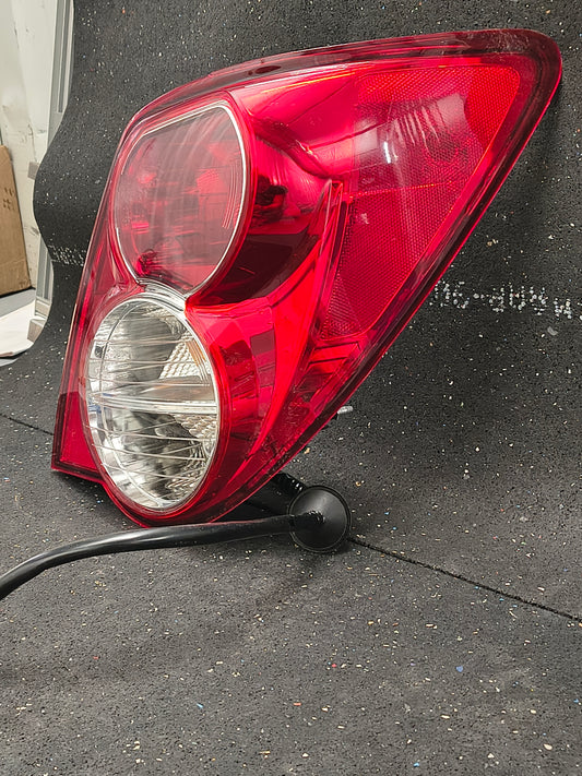 2012–2016 Chevrolet Sonic Sedan Passenger Side Tail Light Assembly (Clear & Red Lens w/ Bulbs) ⚡🚘