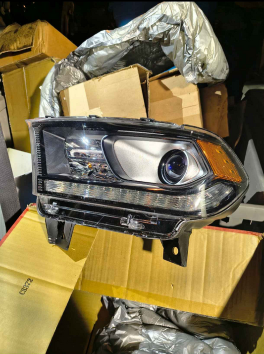 2014-2015 Dodge Durango Passenger Side Halogen Headlight Assembly w/ Daytime Running Lights (Part # RD10010043) 🚗💡